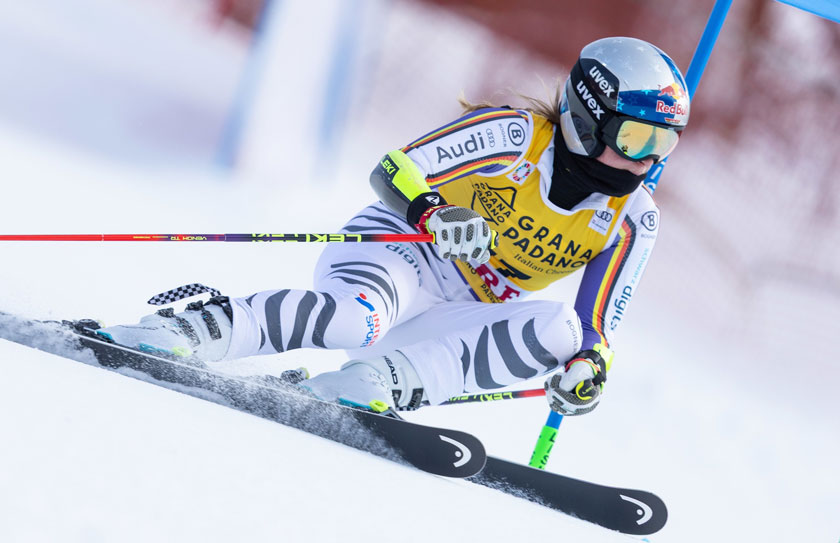 ����� ����