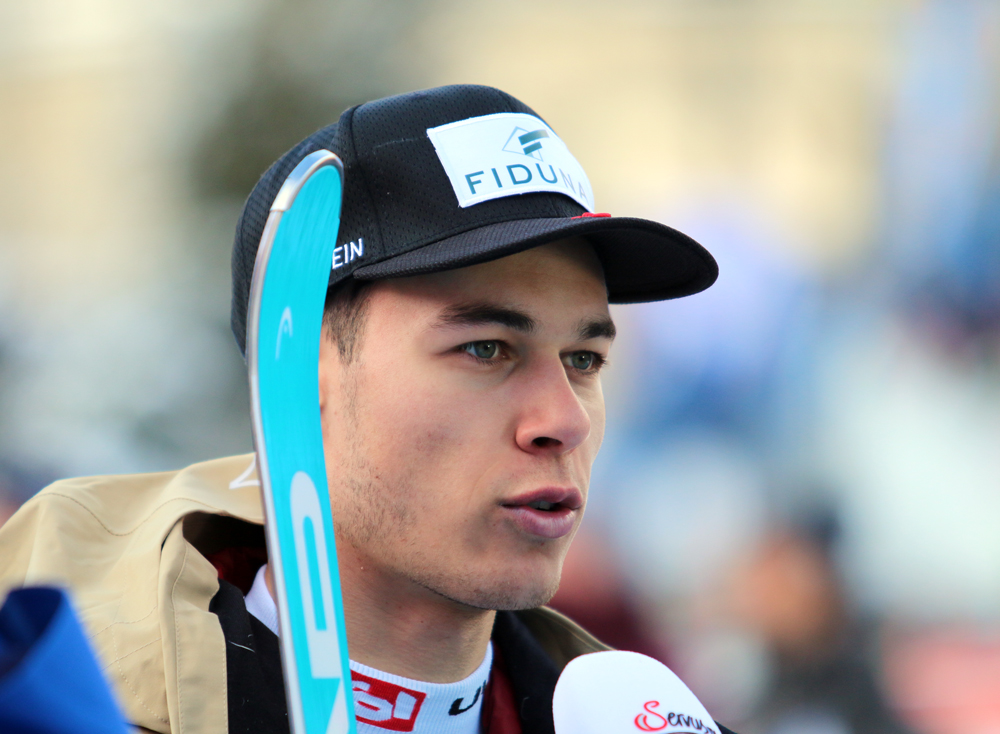 ����� ����