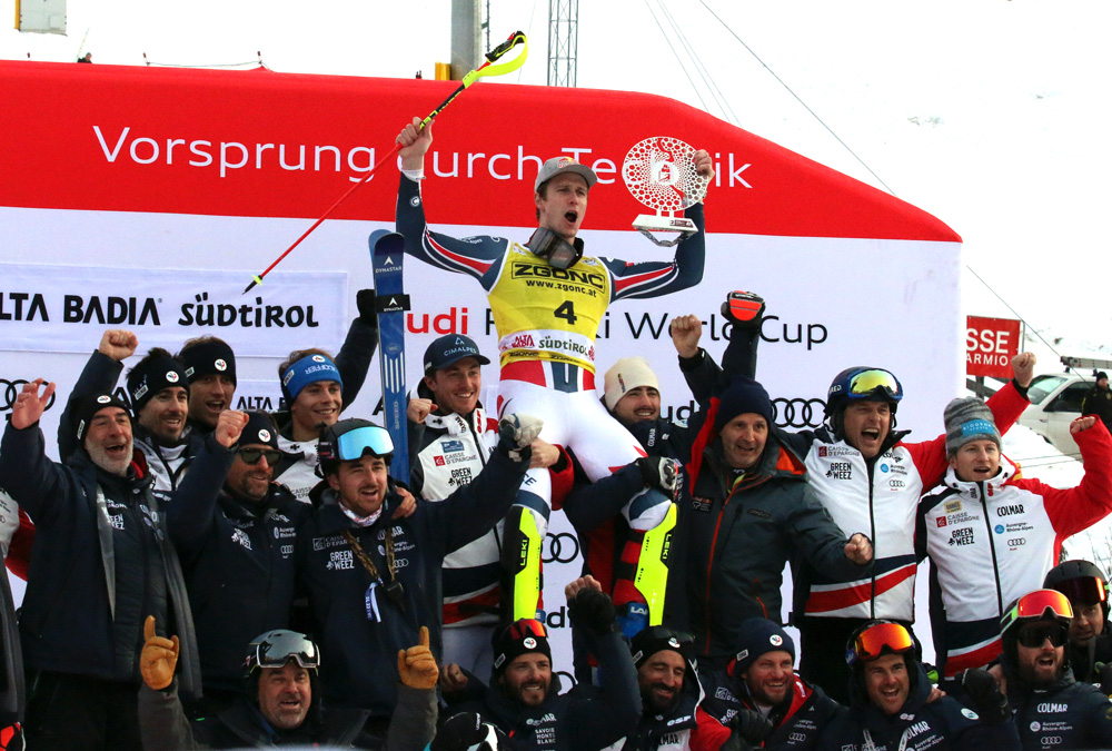 ����� ����