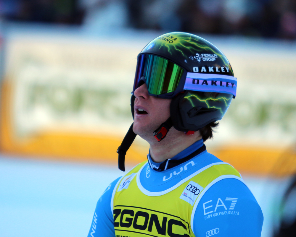 ����� ����