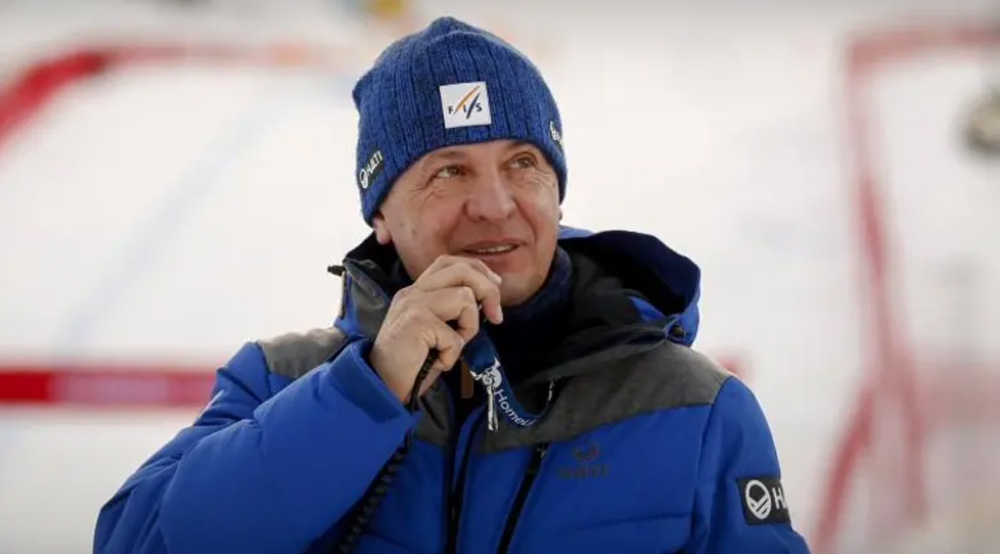 ����� ����