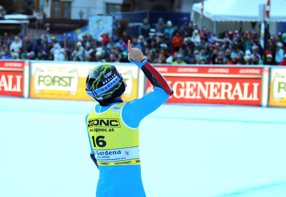 ����� ����