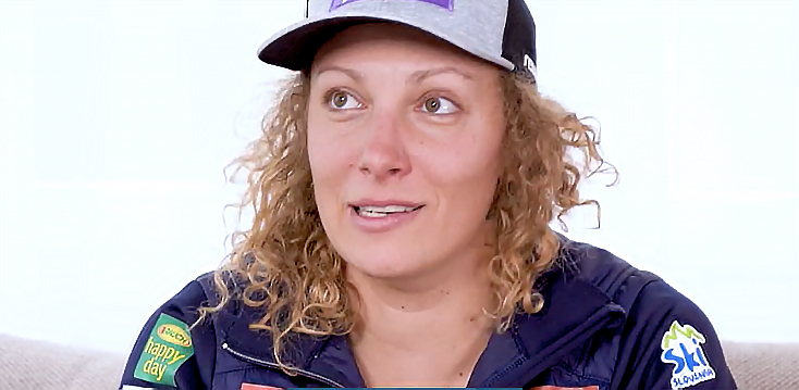 ����� ����