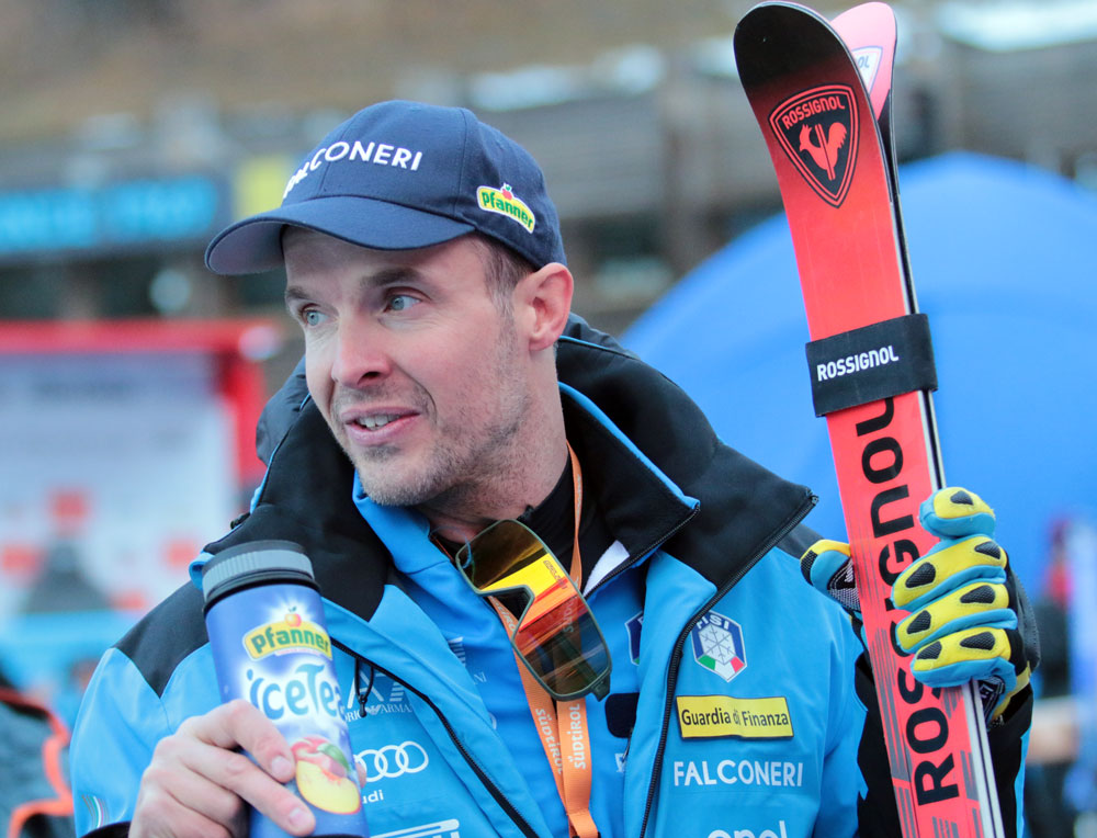 ����� ����