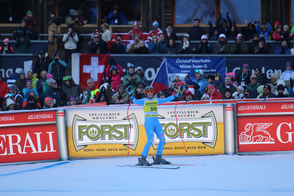 ����� ����