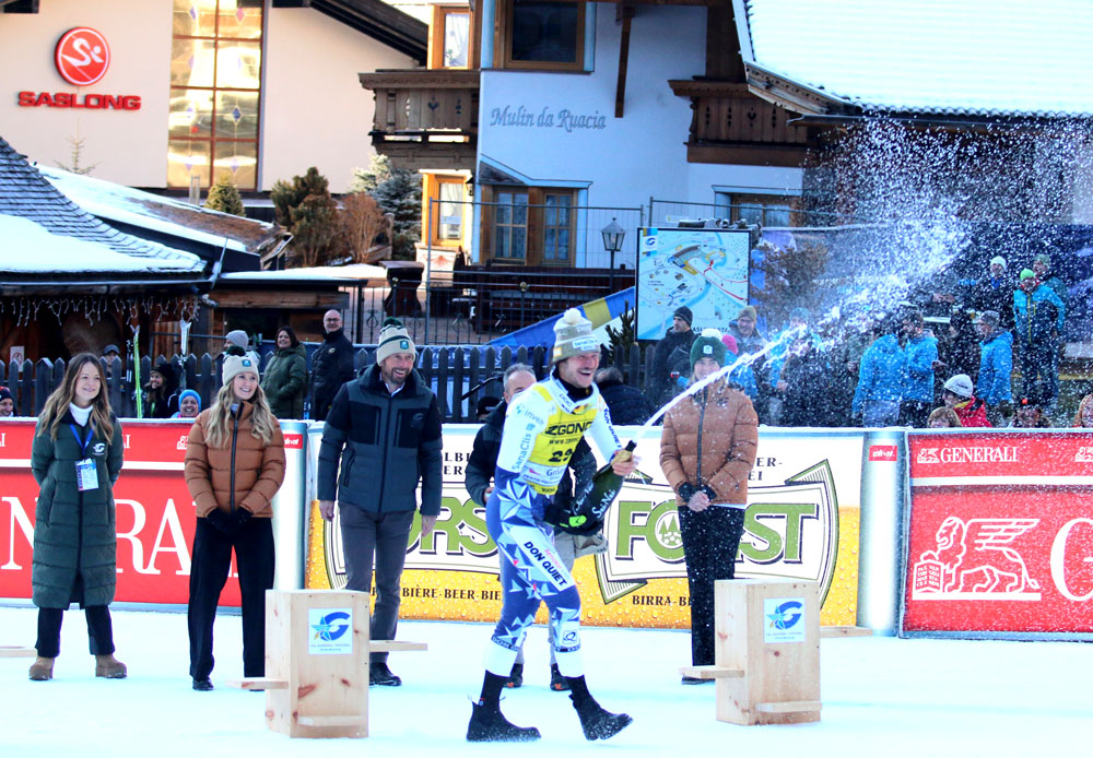 ����� ����