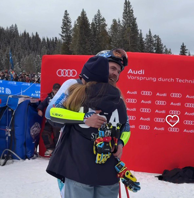 ����� ����