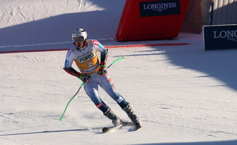 ����� ����