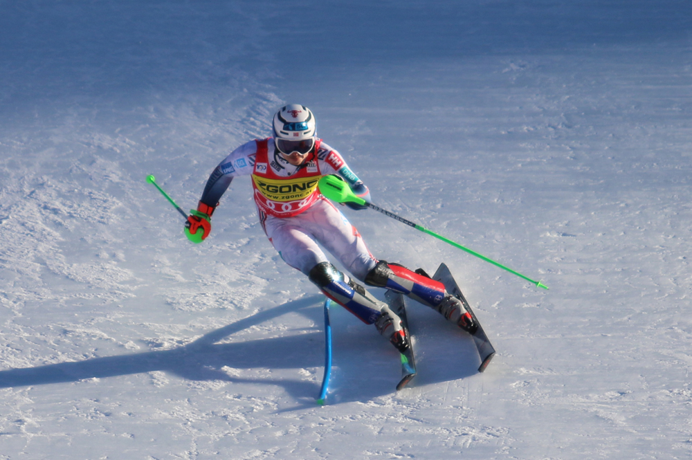 ����� ����