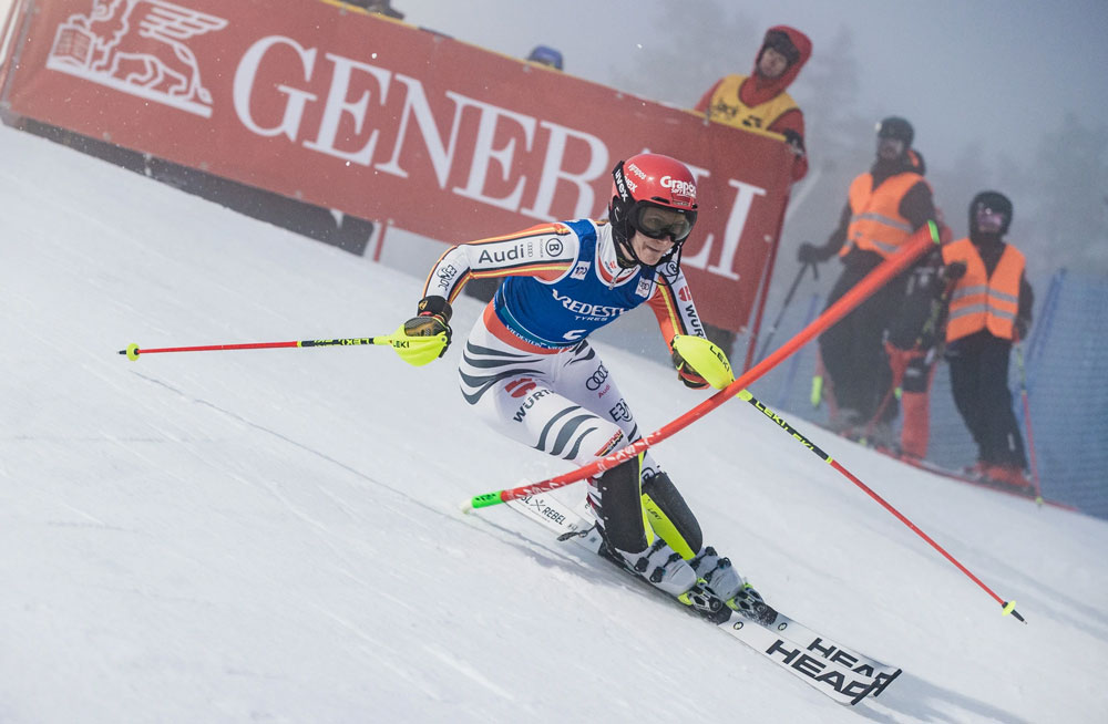 ����� ����