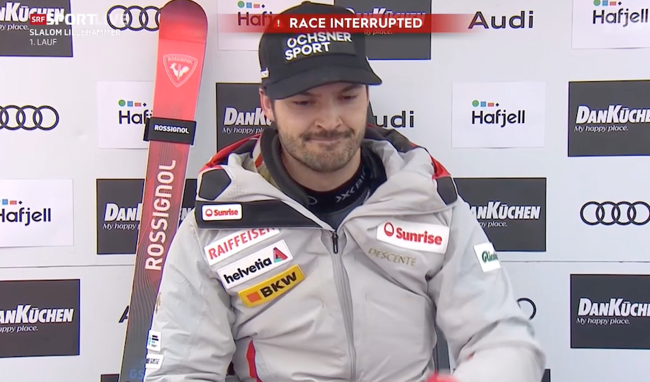 ����� ����