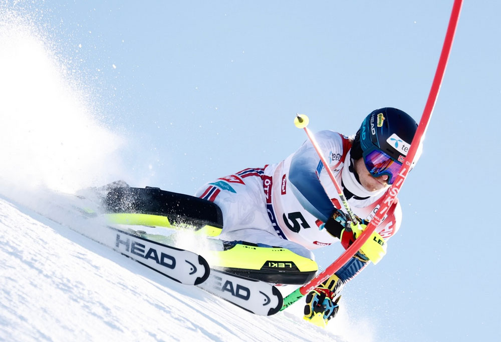 ����� ����