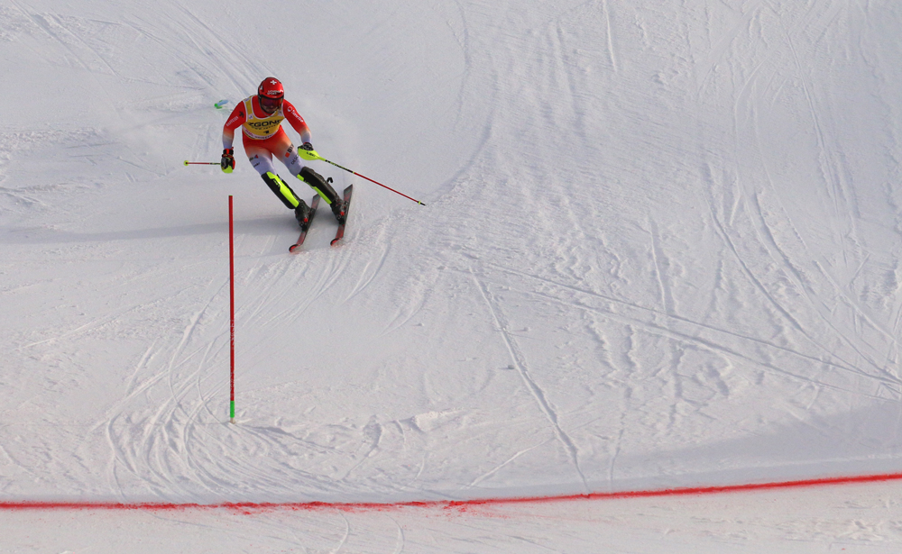 ����� ����