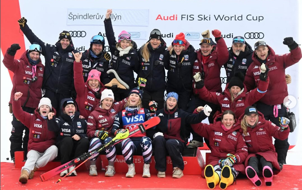 ����� ����