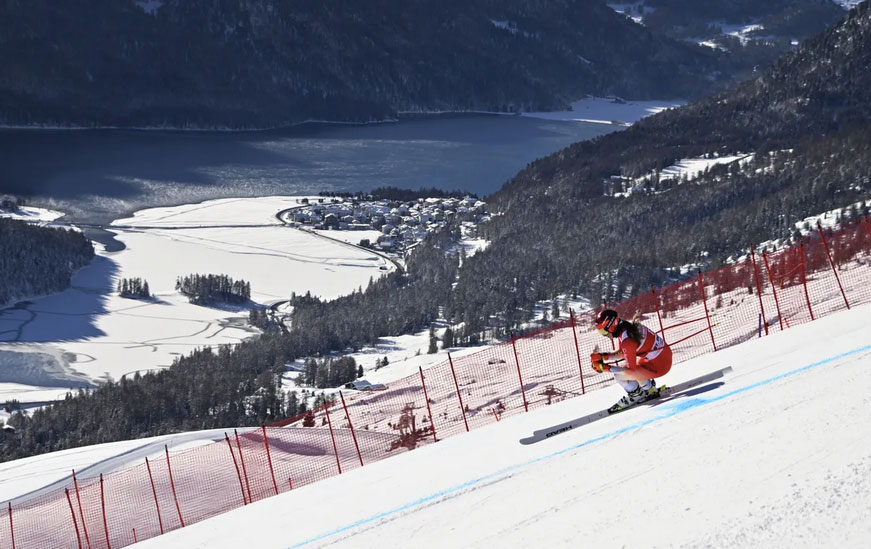 ����� ����