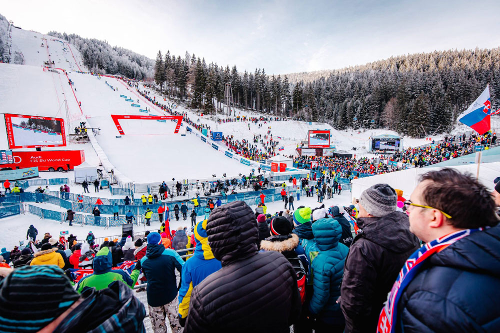 ����� ����