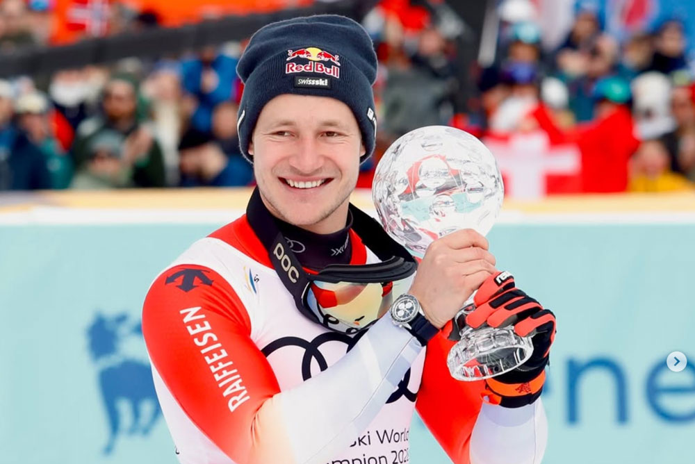 ����� ����