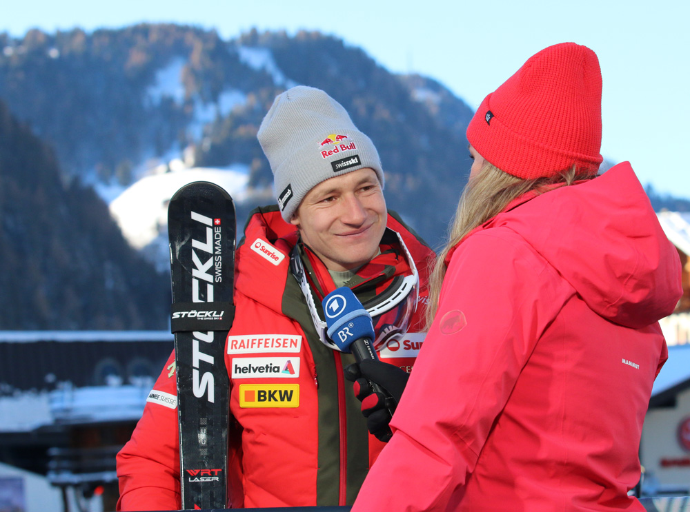 ����� ����