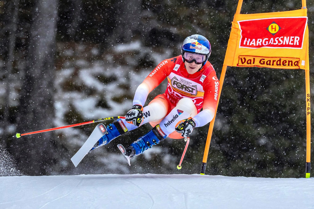 ����� ����