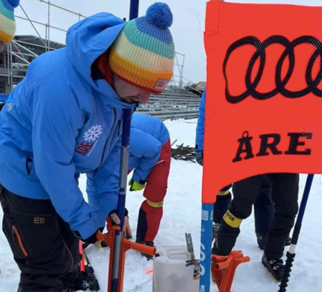 ����� ����