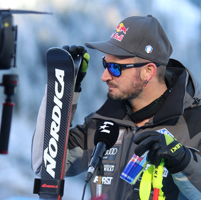 ����� ����