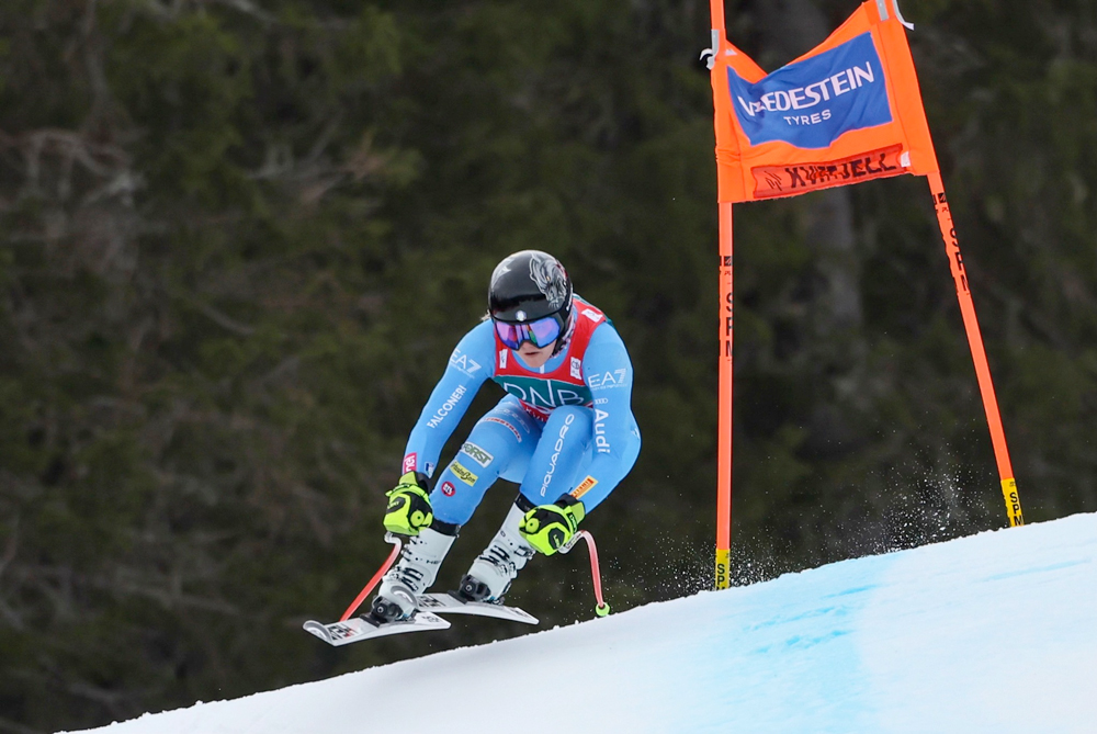 ����� ����