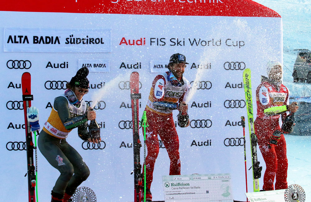 ����� ����