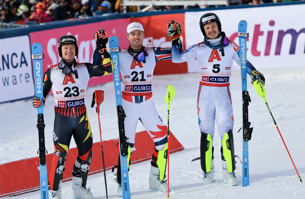 ����� ����