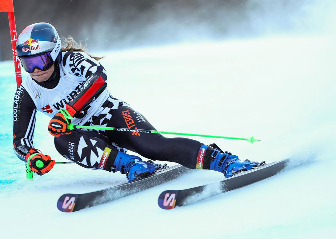 ����� ����