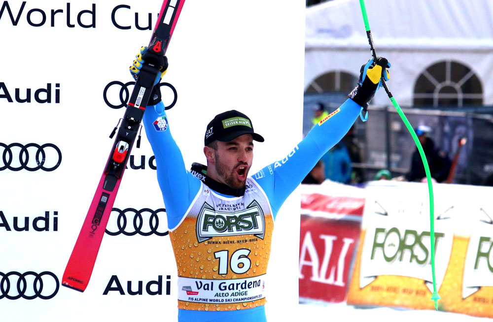 ����� ����