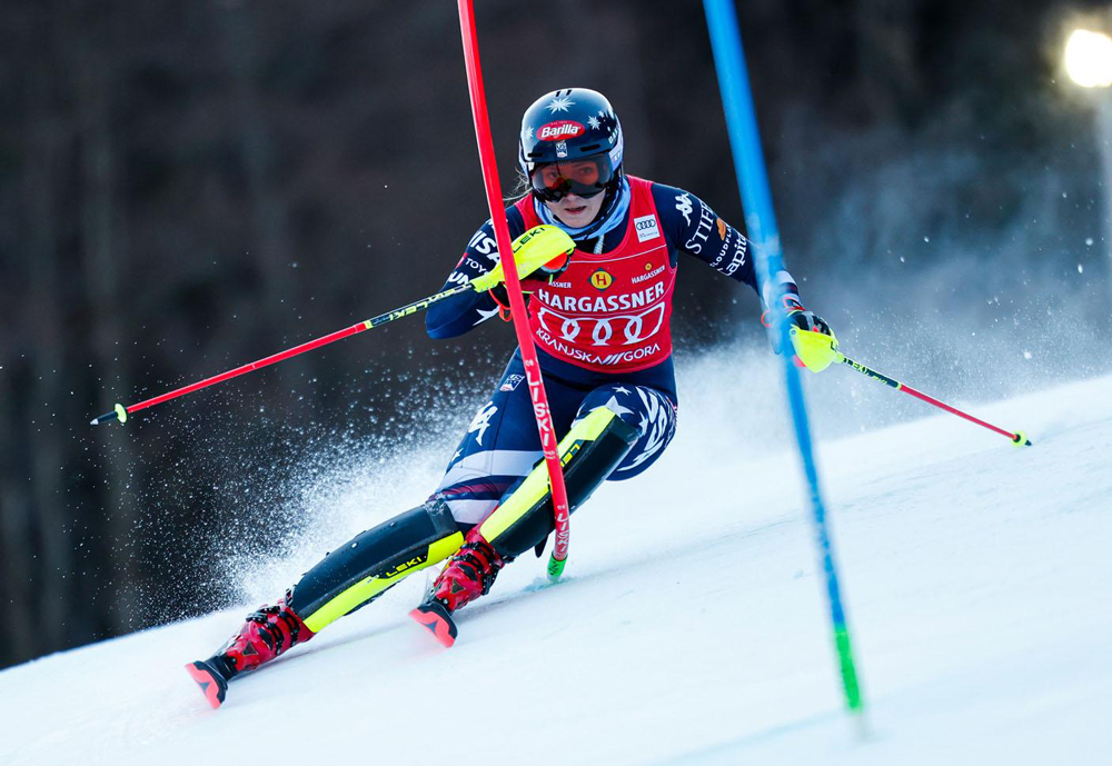 ����� ����