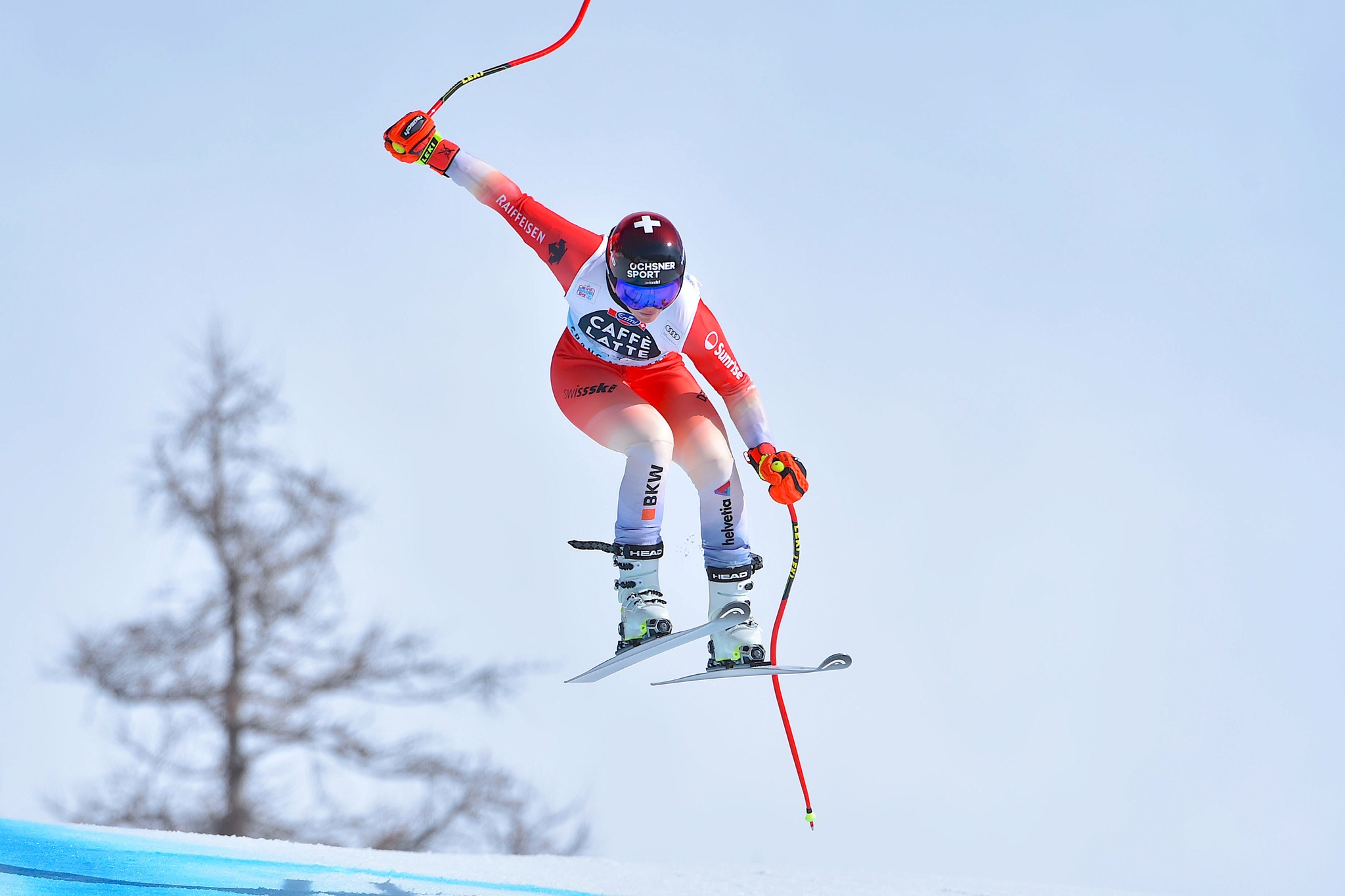 ����� ����