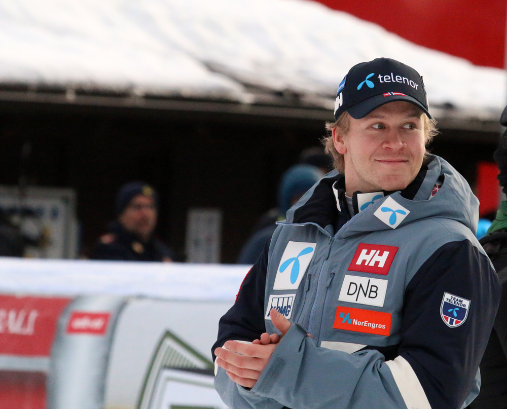 ����� ����