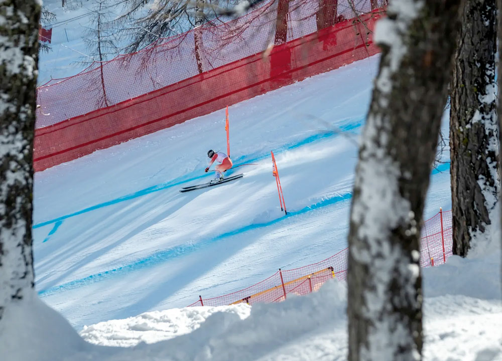 ����� ����