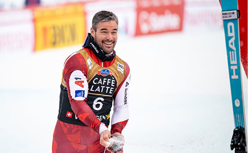 ����� ����