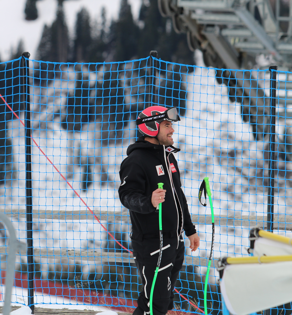 ����� ����