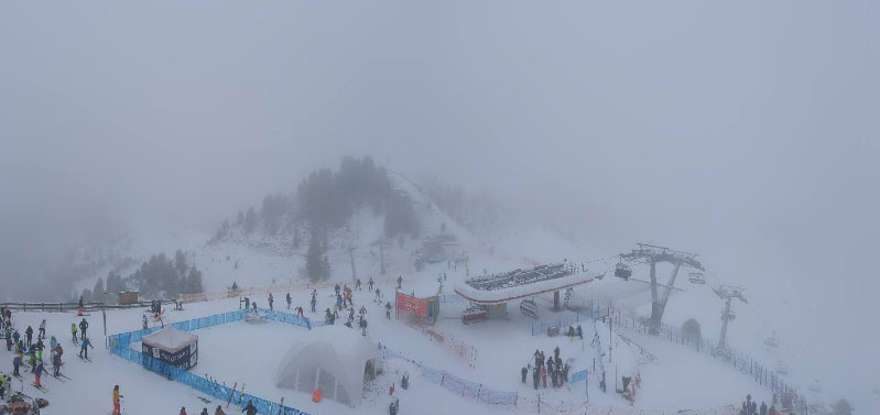 ����� ����