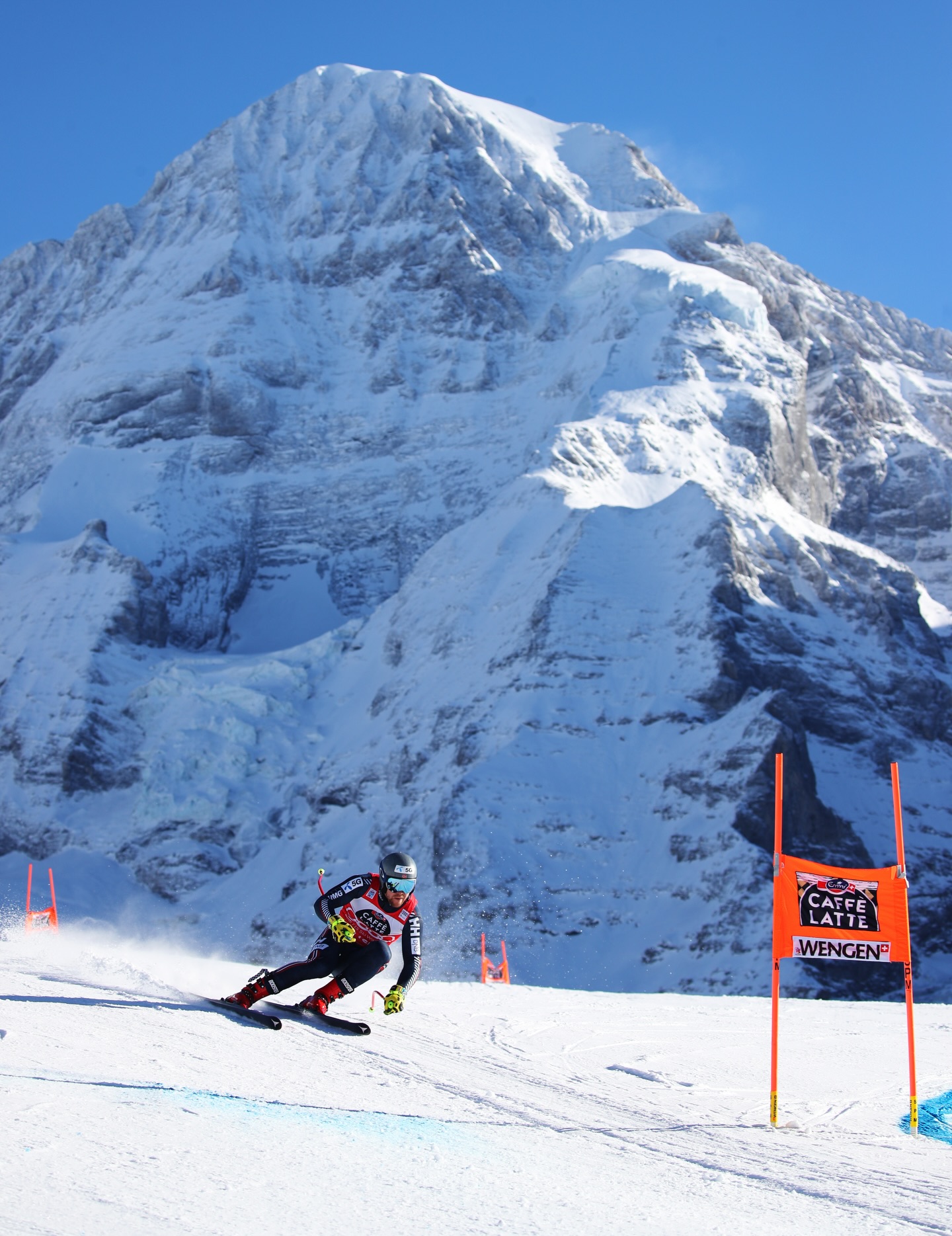 ����� ����