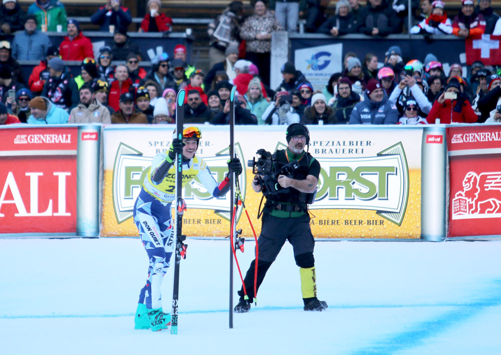 ����� ����